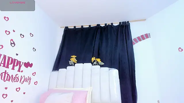 Snapshot of RoxannaBlanche chatting on 02/13/26, 12:34 RoxannaBlanche online show from 02/13/26, 12:34