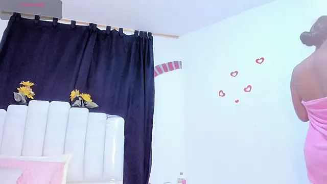 Snapshot of RoxannaBlanche chatting on 02/17/26, 11:40 RoxannaBlanche online show from 02/17/26, 11:40