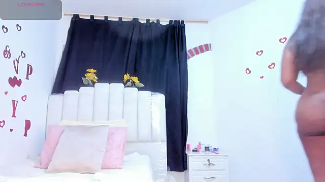 Snapshot of RoxannaBlanche chatting on 03/02/26, 01:07 RoxannaBlanche online show from 03/02/26, 01:07