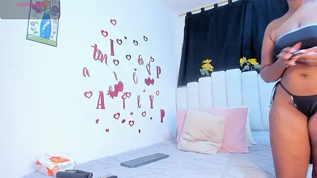 Snapshot of RoxannaBlanche chatting on 03/06/26, 12:12 RoxannaBlanche online show from 03/06/26, 12:12