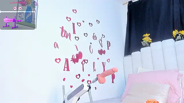 Snapshot of RoxannaBlanche chatting on 03/12/26, 12:00 RoxannaBlanche online show from 03/12/26, 12:00