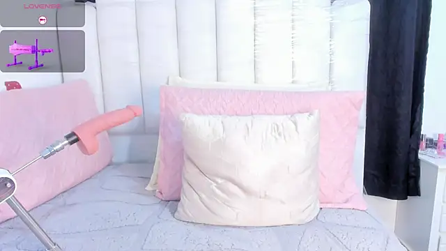 Snapshot of RoxannaBlanche chatting on 03/21/26, 01:16 RoxannaBlanche online show from 03/21/26, 01:16