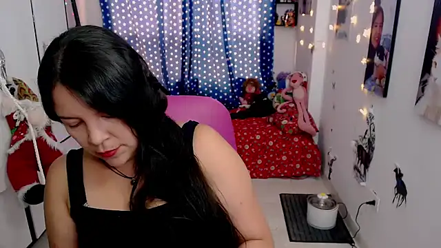 Snapshot of claryssa_ chatting on 12/12/24, 08:21 claryssa online show from 12/12/24, 08:21