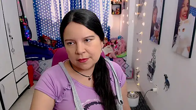 Snapshot of claryssa_ chatting on 01/10/25, 08:37 claryssa online show from 01/10/25, 08:37