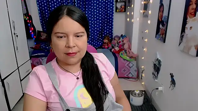 Snapshot of claryssa_ chatting on 01/17/25, 11:51 claryssa online show from 01/17/25, 11:51