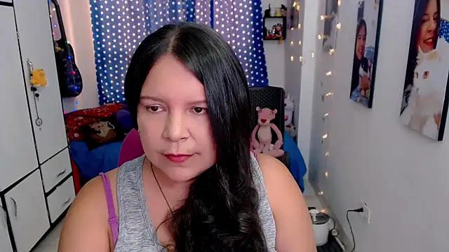 Snapshot of claryssa_ chatting on 11/11/25, 08:31 claryssa online show from 11/11/25, 08:31