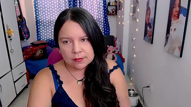 Snapshot of claryssa_ chatting on 11/22/25, 06:51 claryssa online show from 11/22/25, 06:51