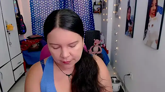 Snapshot of claryssa_ chatting on 11/24/25, 09:03 claryssa online show from 11/24/25, 09:03