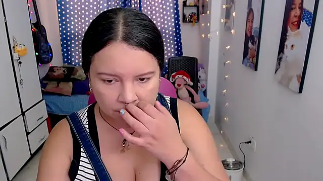 Snapshot of claryssa_ chatting on 12/05/25, 07:54 claryssa online show from 12/05/25, 07:54