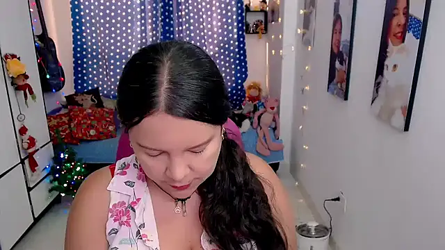 Snapshot of claryssa_ chatting on 12/13/25, 09:09 claryssa online show from 12/13/25, 09:09