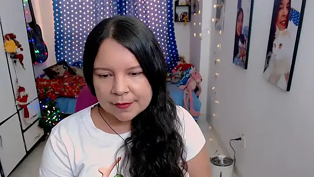 Snapshot of claryssa_ chatting on 12/16/25, 08:14 claryssa online show from 12/16/25, 08:14