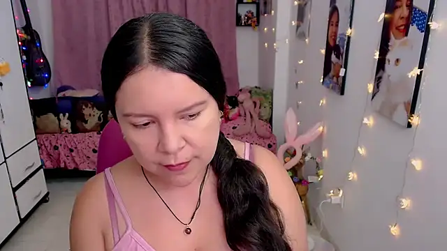 Snapshot of claryssa_ chatting on 04/18/26, 05:33 claryssa online show from 04/18/26, 05:33