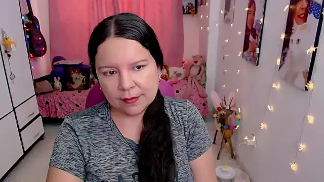 Snapshot of claryssa_ chatting on 05/06/26, 09:53 claryssa online show from 05/06/26, 09:53