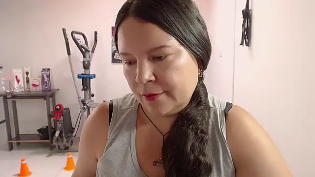 Snapshot of claryssa_ chatting on 05/13/26, 08:38 claryssa online show from 05/13/26, 08:38