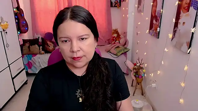 Snapshot of claryssa_ chatting on 05/22/26, 08:14 claryssa online show from 05/22/26, 08:14