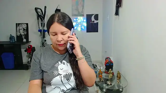 Snapshot of claryssa_ chatting on 05/31/26, 04:09 claryssa online show from 05/31/26, 04:09