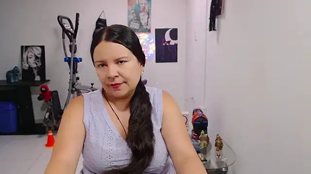 Snapshot of claryssa_ chatting on 06/03/26, 08:25 claryssa online show from 06/03/26, 08:25