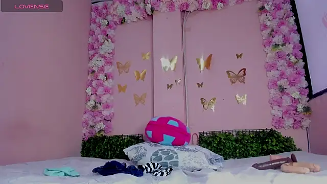 Snapshot of grandmother_milf chatting on 04/20/26, 02:42 grandmother milf online show from 04/20/26, 02:42