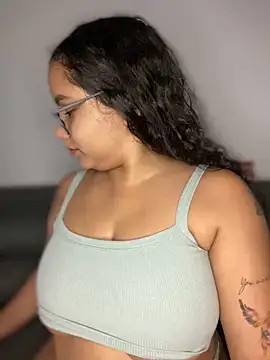 CurlyGirl 1 online show from 12/11/24, 12:02