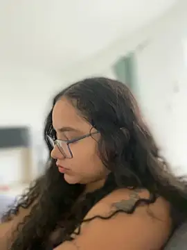 CurlyGirl 1 online show from 12/13/24, 12:06