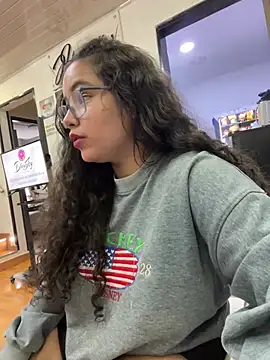 CurlyGirl 1 online show from 03/13/25, 06:34