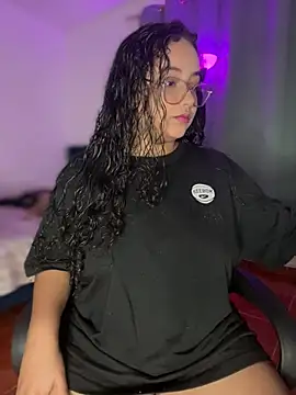 Snapshot of CurlyGirl_1 chatting on 03/24/26, 11:10 CurlyGirl 1 online show from 03/24/26, 11:10