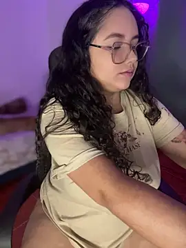 Snapshot of CurlyGirl_1 chatting on 03/30/26, 11:39 CurlyGirl 1 online show from 03/30/26, 11:39