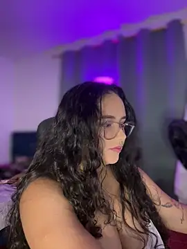 Snapshot of CurlyGirl_1 chatting on 03/31/26, 08:09 CurlyGirl 1 online show from 03/31/26, 08:09