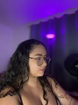 Snapshot of CurlyGirl_1 chatting on 04/09/26, 10:59 CurlyGirl 1 online show from 04/09/26, 10:59