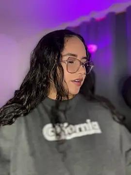 Snapshot of CurlyGirl_1 chatting on 04/12/26, 11:32 CurlyGirl 1 online show from 04/12/26, 11:32