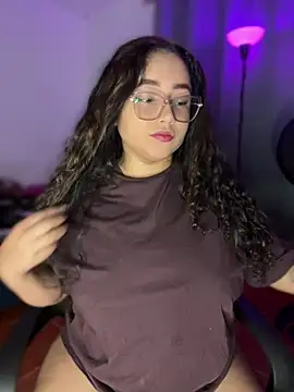 Snapshot of CurlyGirl_1 chatting on 04/25/26, 11:57 CurlyGirl 1 online show from 04/25/26, 11:57