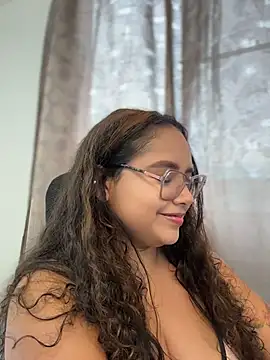 Snapshot of CurlyGirl_1 chatting on 07/11/26, 10:44 CurlyGirl 1 online show from 07/11/26, 10:44