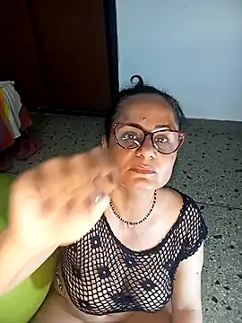 Snapshot of Eunice73 chatting on 02/10/25, 10:09 Eunice73 online show from 02/10/25, 10:09