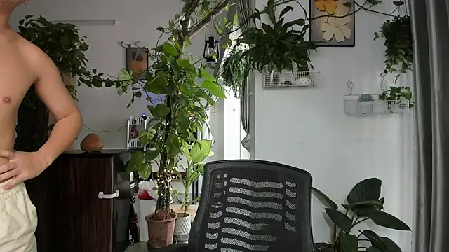 Snapshot of Oliver_Nl chatting on 12/19/25, 04:19 Oliver Nl online show from 12/19/25, 04:19