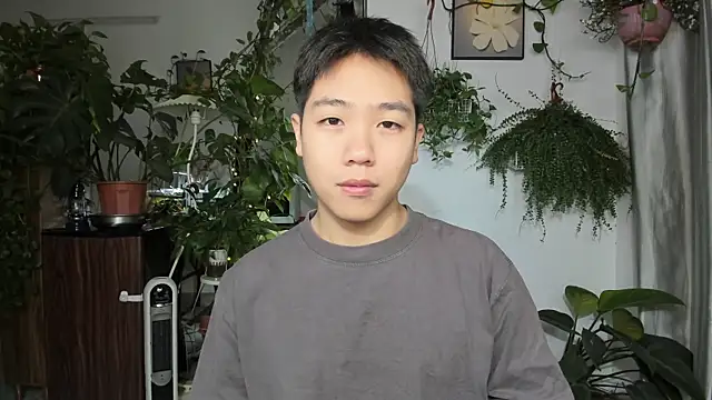 Snapshot of Oliver_Nl chatting on 04/04/26, 04:11 Oliver Nl online show from 04/04/26, 04:11