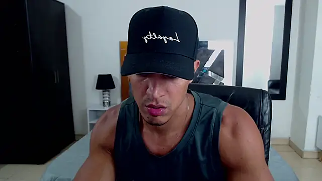 Snapshot of Frank_heaven01 chatting on 01/15/25, 01:34 Frank heaven01 online show from 01/15/25, 01:34