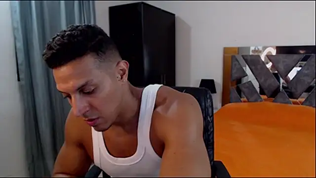 Snapshot of Frank_heaven01 chatting on 12/01/25, 12:15 Frank heaven01 online show from 12/01/25, 12:15