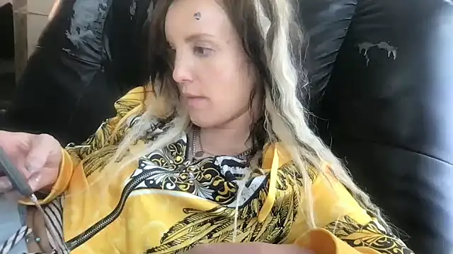 Snapshot of kittycatkendra chatting on 02/25/25, 08:19 kittycatkendra online show from 02/25/25, 08:19