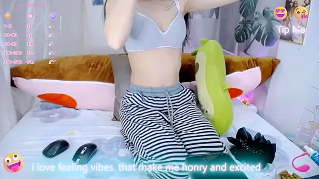 Snapshot of Ly__ chatting on 03/21/26, 02:27 Ly online show from 03/21/26, 02:27