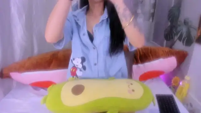 Snapshot of Ly__ chatting on 03/31/26, 03:41 Ly online show from 03/31/26, 03:41