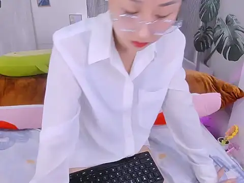 Snapshot of Ly__ chatting on 04/08/26, 03:39 Ly online show from 04/08/26, 03:39