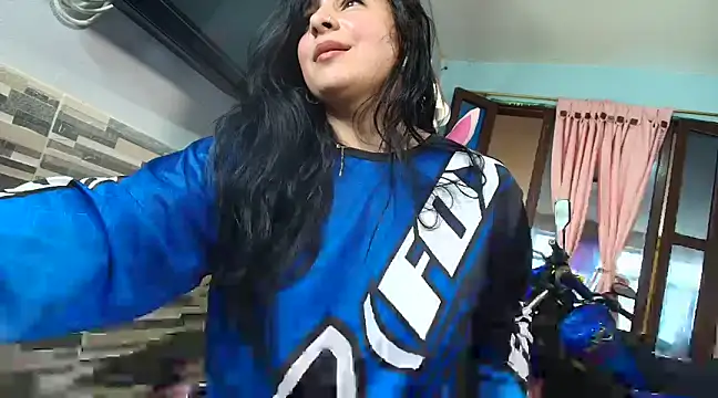 Meganmilk1 online show from 12/05/24, 06:00