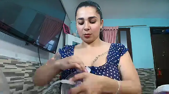 Meganmilk1 online show from 12/17/24, 04:43