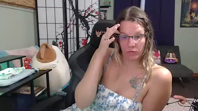 Sarahtineke online show from 10/19/25, 10:21