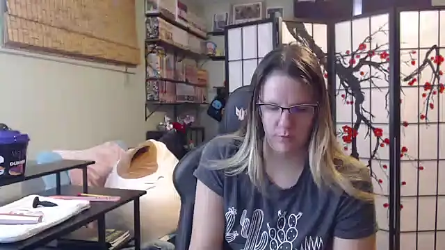 Sarahtineke online show from 02/06/26, 06:11