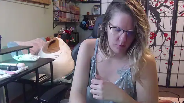 Sarahtineke online show from 02/26/26, 01:21