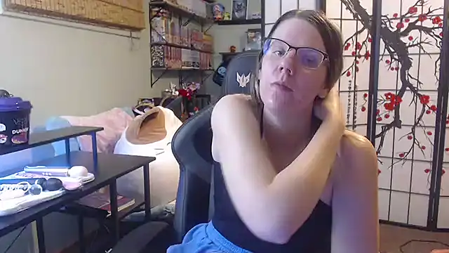 Snapshot of Sarahtineke chatting on 03/03/26, 04:13 Sarahtineke online show from 03/03/26, 04:13