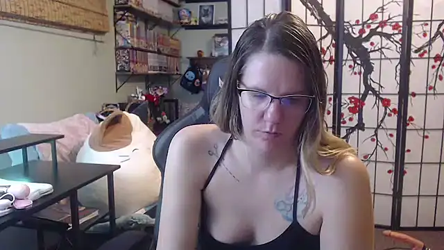 Snapshot of Sarahtineke chatting on 03/05/26, 03:41 Sarahtineke online show from 03/05/26, 03:41