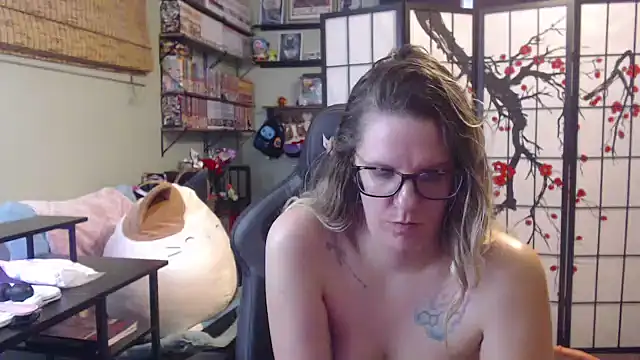 Snapshot of Sarahtineke chatting on 03/20/26, 05:51 Sarahtineke online show from 03/20/26, 05:51