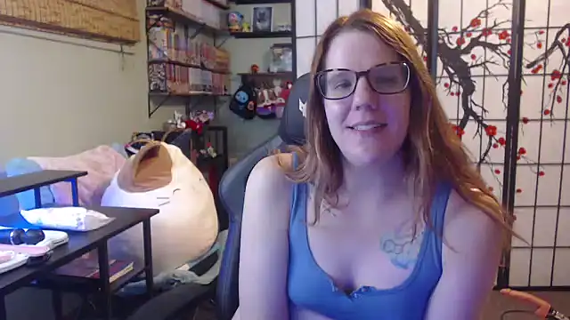 Snapshot of Sarahtineke chatting on 03/23/26, 04:33 Sarahtineke online show from 03/23/26, 04:33